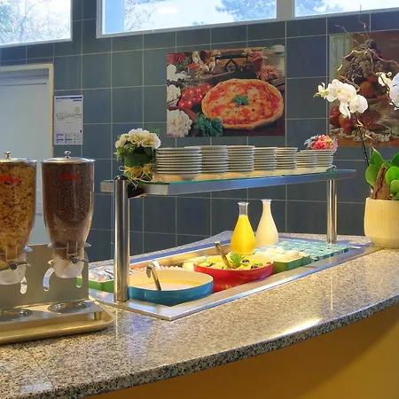 Hotel Cis Maurice Ravel Parijs