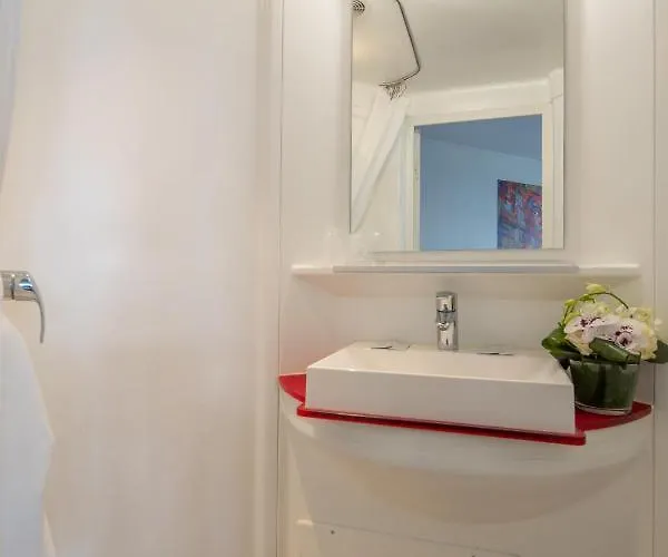 Hotel Cis Maurice Ravel 2*